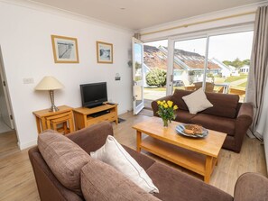 Living area - Cape 11: A Coastal Retreat (Yarmouth)