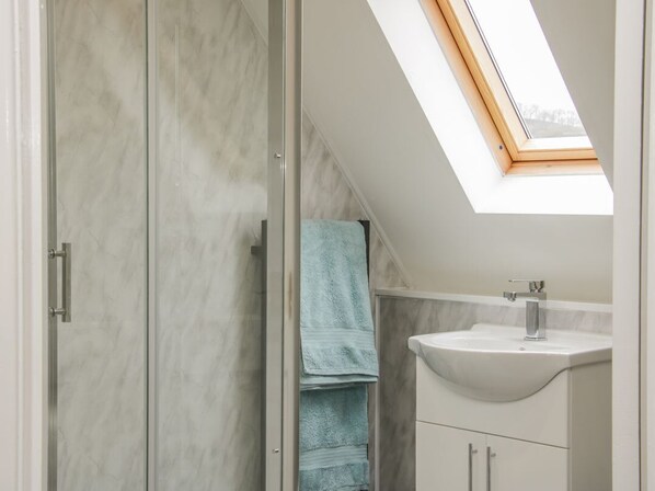 Shower - Ragleth Place Lodge Retreat (Church Stretton)