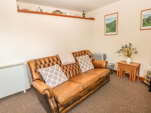 Living area - Cordwainer Cottage, Cayton (Stoke-on-Trent)