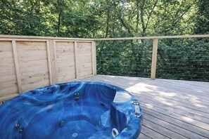 Bañera de hidromasaje al aire libre