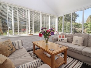 Living area - Paddock View, Maidstone (Maidstone)