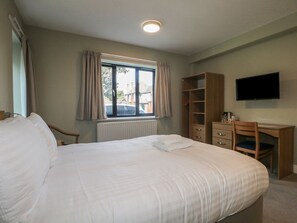 WiFi - Marine Court Ground Floor Double with Shower Room (Littlehampton)