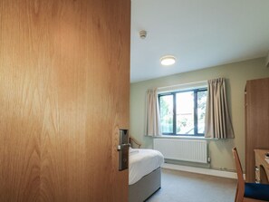 WiFi - Marine Court Ground Floor Double with Shower Room (Littlehampton)