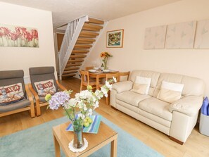 Living area - Poole Quay Cottage, Poole, Dorset (Poole)