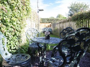 Outdoor dining - 31 Outgang Road, Pickering (Pickering)