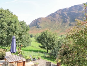 Outdoor dining - The Hayloft, Newlands (Keswick)