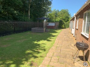 Terrace/patio - Charming Mill Lodge in Brisley (Dereham)