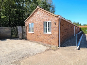 Exterior - Charming Mill Lodge in Brisley (Dereham)