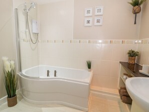 Shower - Haul a Gwynt, Trearddur Bay (Holyhead)