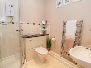 Shower - Haul a Gwynt, Trearddur Bay (Holyhead)