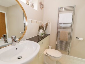 Shower - Haul a Gwynt, Trearddur Bay (Holyhead)