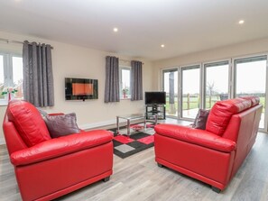 Living area - THE DONKEY SHED, WiFi, open-plan, near Sherbone (Sherborne)