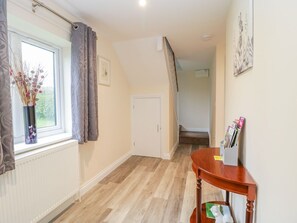 Interior - THE DONKEY SHED, WiFi, open-plan, near Sherbone (Sherborne)