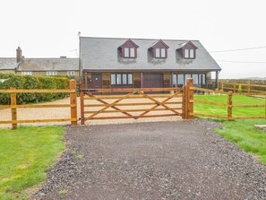 Exterior - THE DONKEY SHED, WiFi, open-plan, near Sherbone (Sherborne)