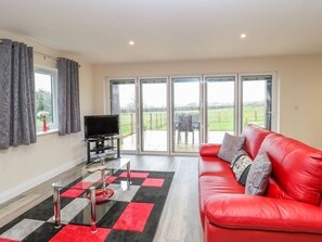 Living area - THE DONKEY SHED, WiFi, open-plan, near Sherbone (Sherborne)