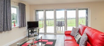 THE DONKEY SHED, WiFi, open-plan, near Sherbone