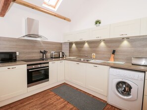 Private kitchen - Poppy Cottage, Llantwit Major (Cowbridge)