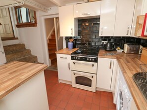 Dishwasher, high chair - Labour in Vain, St Ives (St. Ives)