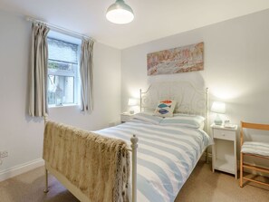 Room - Charming Seaside Studio Flat in Ventnor (Ventnor)