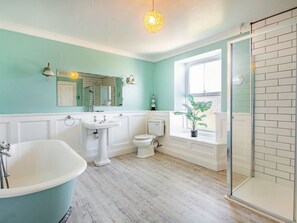 Shower - BRYN RHOSYN, WiFi, Pet-friendly, En-suite, Nefyn (Pwllheli)