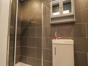 Shower - Box Tree Escapes, Kirkby Lonsdale (Lancaster)