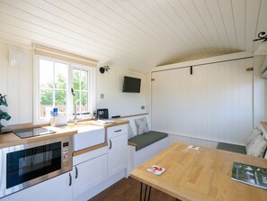 Private kitchen - Strathmore Holiday Retreat in Forfar (Forfar)