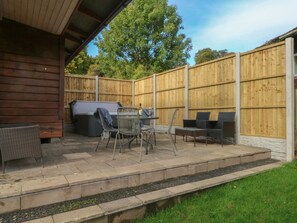 Outdoor dining - Woodlands View, Rudyard (Leek)