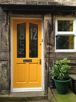 Exterior detail - 12 Rattle Row, Holmfirth (Holmfirth)