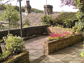 Property grounds - 12 Rattle Row, Holmfirth (Holmfirth)