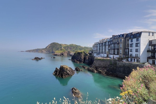 Val's Seaview