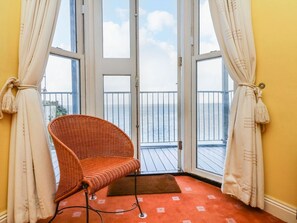 Interior - Val's Seaview, Ilfracombe (Ilfracombe)