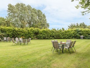 Outdoor dining - Brian's Cottage, Alnmouth (Alnwick)