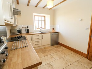 Dishwasher, high chair - The Cote: Serene Retreat in Staindrop (Darlington)