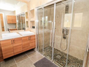 Shower - The Croft, Alnwick, Northumberland (Alnwick)