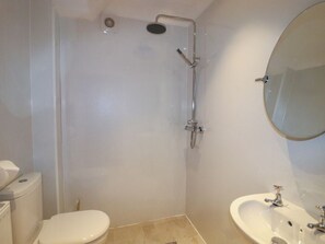 Shower - Tobson Leverburgh, Eilean Siar (Isle of Harris)