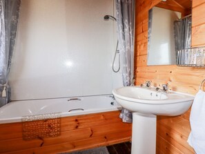 Bathroom - Hazel Lodge, Lanivet (Bodmin)
