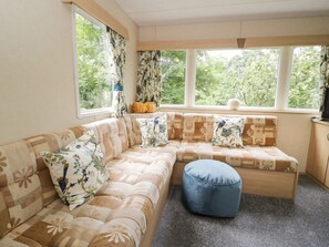 Living area - Vista - Stunning Views in Moelfre (Moelfre)