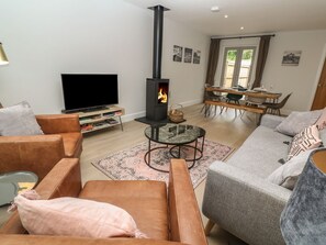 Fireplace - Tinners Rest: Cozy Retreat (Penzance)