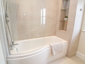 Shower - Tinners Rest: Cozy Retreat (Penzance)