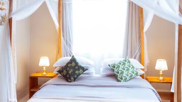Iron/ironing board, WiFi, bed sheets