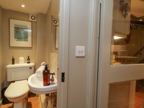 Shower - 4 Trenhaile Terrace, Malpas, Cornwall (Truro)