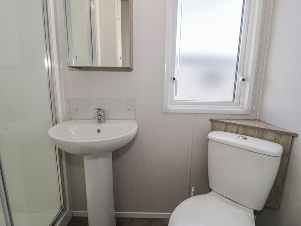 Shower - Lido Gold 273, Prestatyn (Prestatyn)