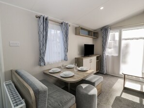 Dining - Lido Gold 273, Prestatyn (Prestatyn)