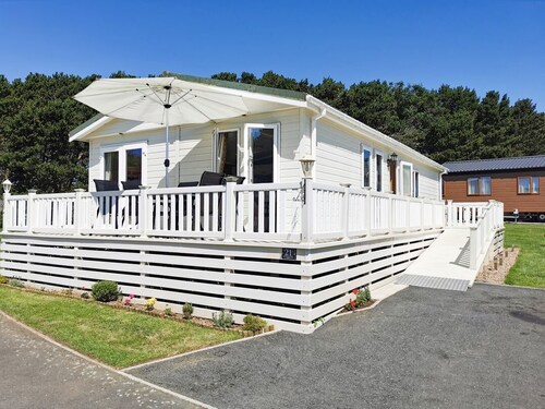 Jonstone Pines, Cefn Berain