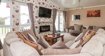 Jonstone Pines, Cefn Berain