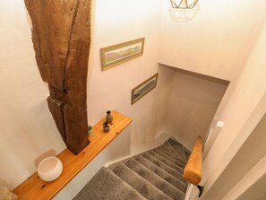 A staircase with a wooden handrail, a white bowl, and two framed pictures on the wall. - Orchard Cottage, Appleby-In-Westmorland (Appleby-in-Westmorland)