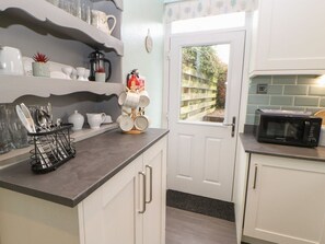 Private kitchen - Orchard Cottage, Appleby-In-Westmorland (Appleby-in-Westmorland)