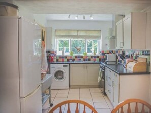 Private kitchen - Tyddyn Gyrfa Cottage, Cemaes Bay (Cemaes Bay)