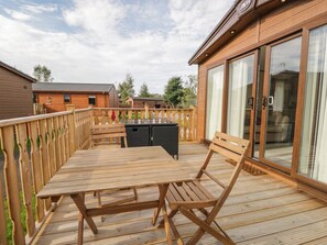 Outdoor dining - Charming 22 Sherwood Home in Warton (Carnforth)