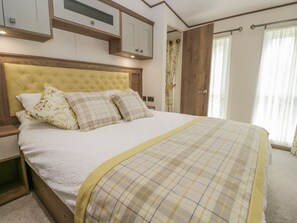 Room - Charming 22 Sherwood Home in Warton (Carnforth)